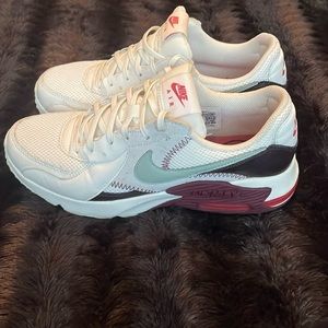 Like New Nike Air Max Sneakers